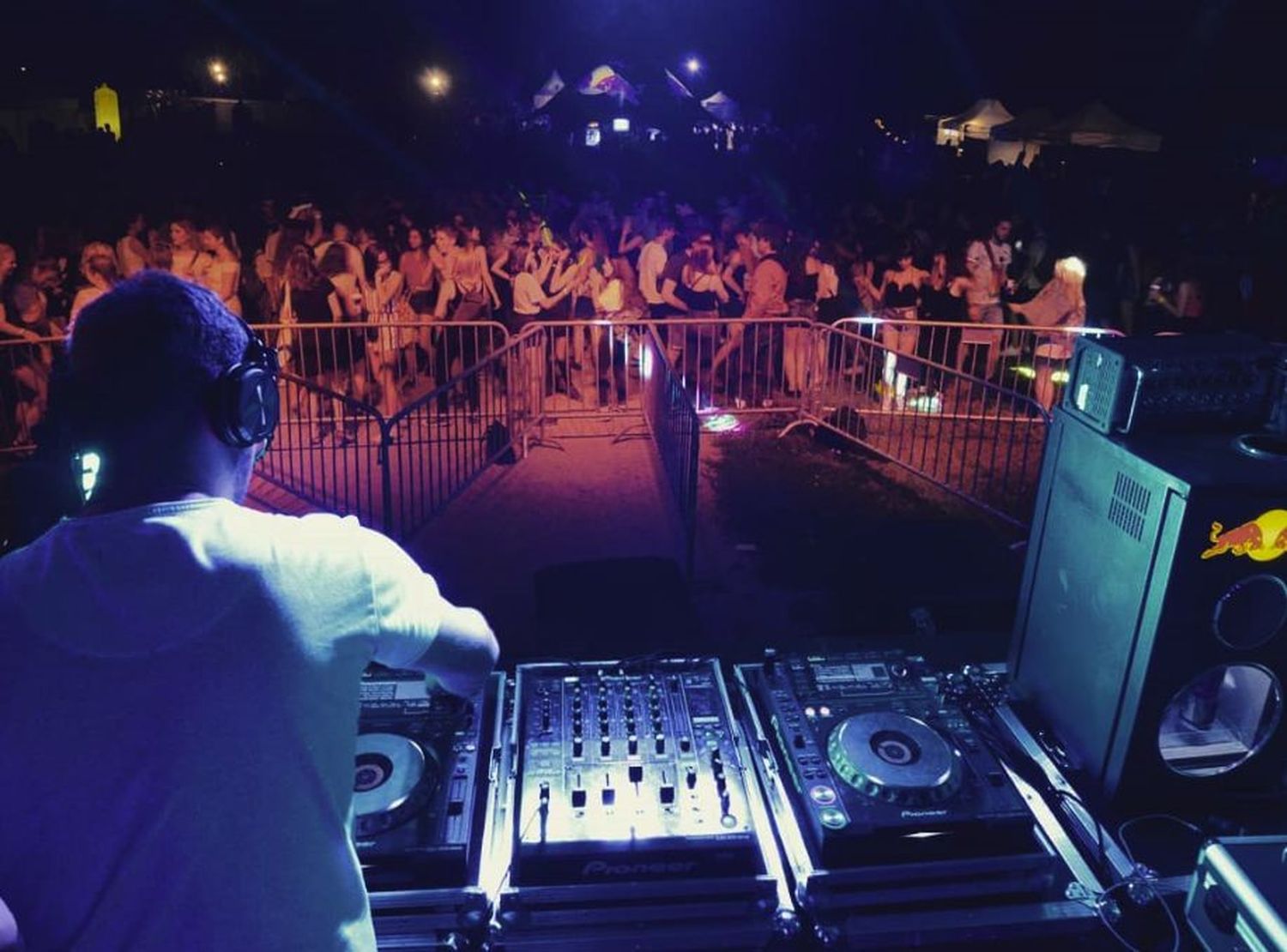 Quelque 4000 étudiants sont attendus sur la plaine de Vissigen pour faire la fête au son des DJ's.
