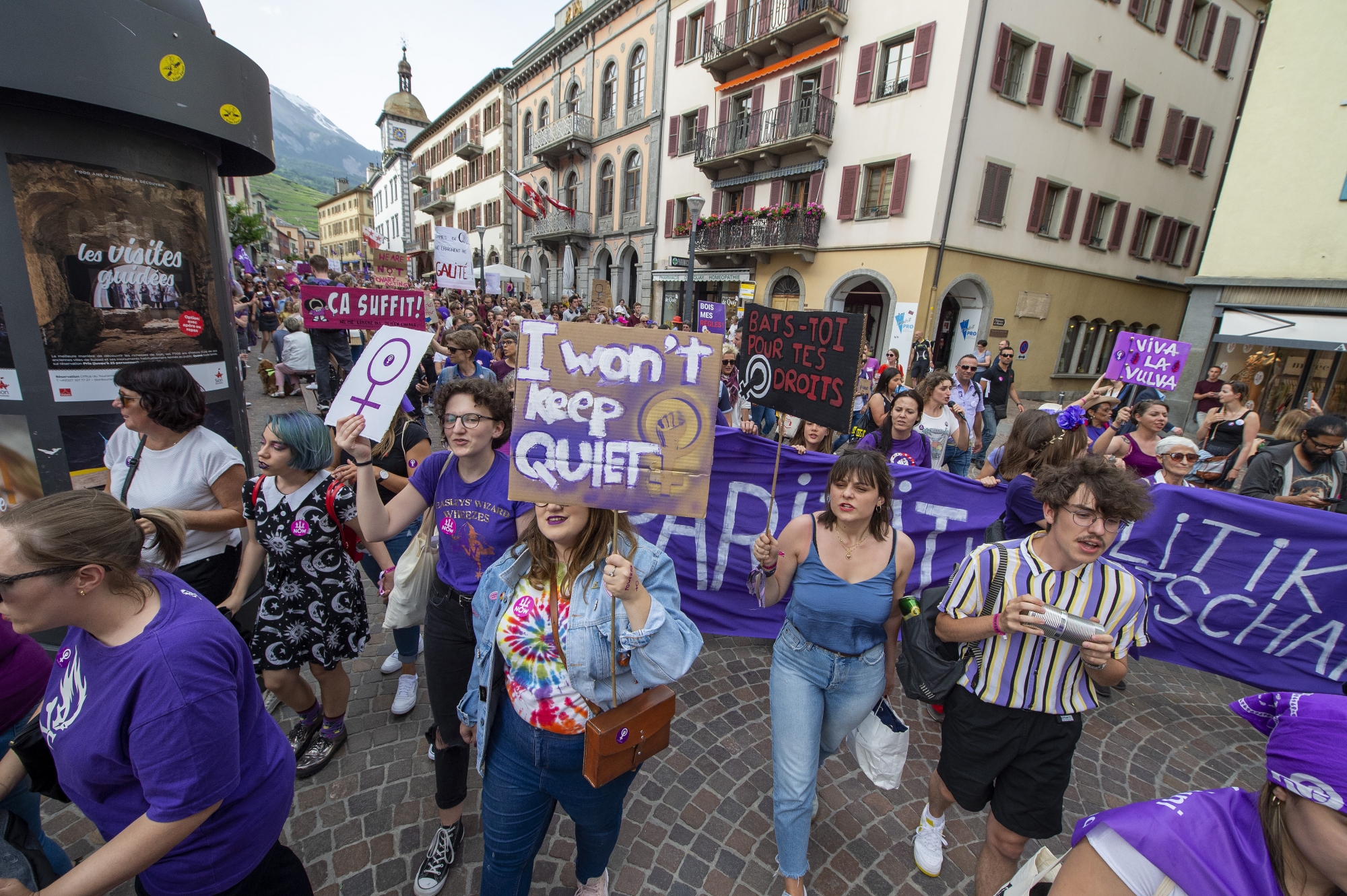 Le 14 juin dernier, 12’000 personnes avaient défilé dans les rues de Sion pour l’égalité femme-homme. 