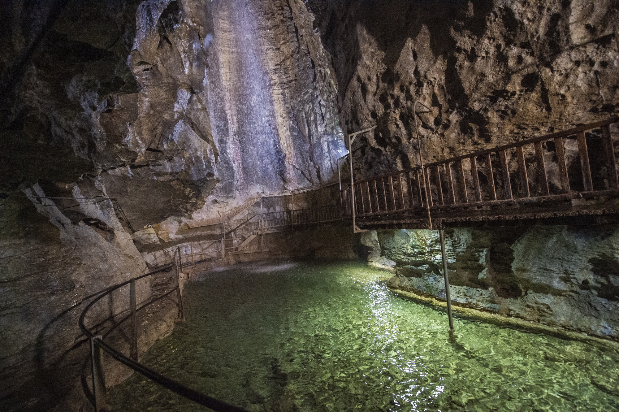 La température à l'intérieur de la grotte aux fées, à Saint-Maurice, est de dix degrés.