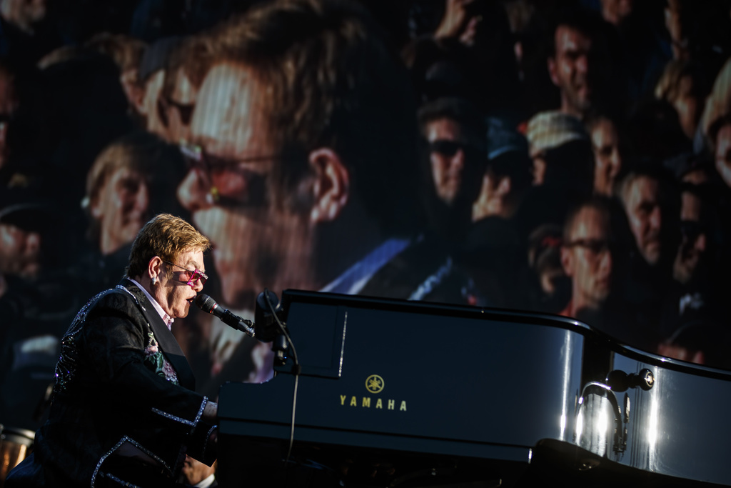 Elton John a foulé les planches peu après 20h00 devant plus de 15'000 personnes.