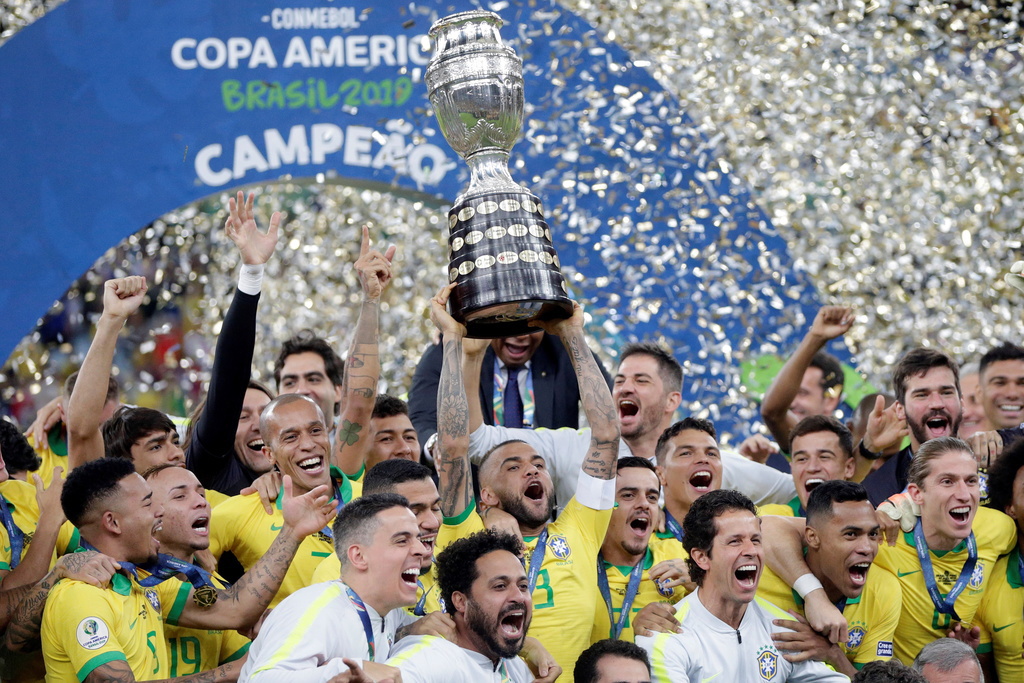 Les joueurs brésiliens célèbrent leur victoire après la finale de la Copa América 2019.