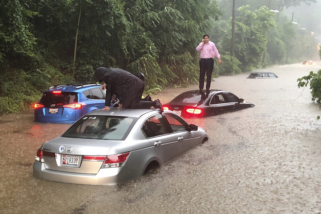 De nombreux automobilistes ont été piégés par la montée rapide des eaux.