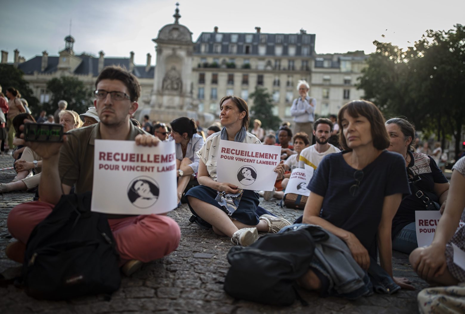 epa07708884 Christians gather for a vigil and prayer in support of Vincent Lambert, who has been in a vegetative state since 2008, on Place Saint Sulplice in Paris, France, 10 July 2019. Following a long-running legal battle, doctors have halted nutrition and hydration of Vincent Lambert, in line with wishes of his wife to end life support against his parents wishes. Lambert was left in a vegetative state by a motorcycle accident in 2008.  EPA/IAN LANGSDON FRANCE PARIS VINCENT LAMBERT PRAYER