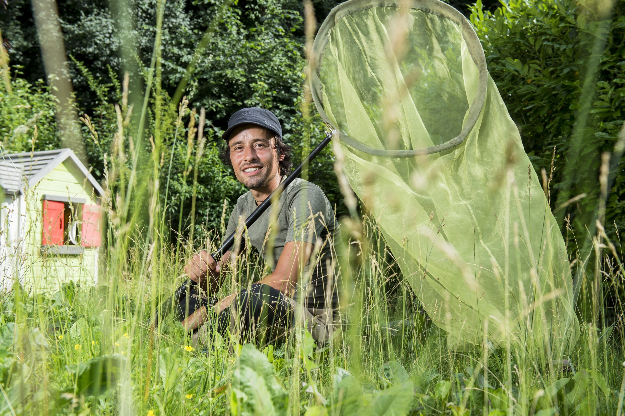 L'entomologiste Andreas Sanchez dans sa "pelouse" privative.