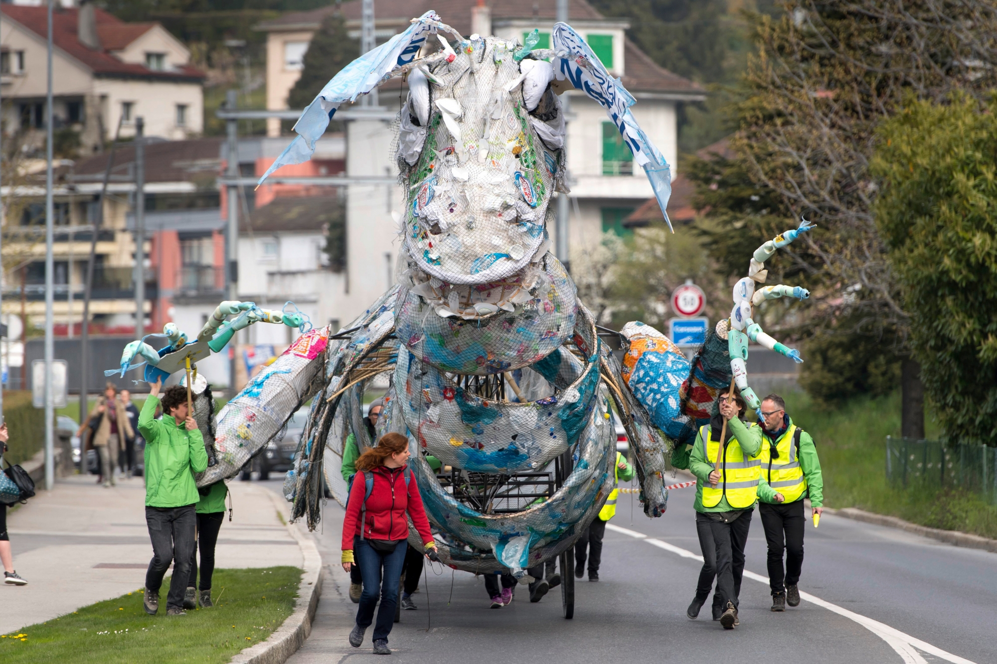 Greenpeace activists bring back to food and drinks giant Nestle a huge monster made of plastic recovered at sea and on the beaches by Greenpeace in front of the Nestle's headquarter in Vevey, Switzerland, Tuesday, April 16, 2019. The NGO wants above all to denounce the pollution caused by single-use plastics that end up creating real continents of waste in the oceans. (KEYSTONE/Laurent Gillieron) SWITZERLAND GREENPEACE NESTLE PLASTIC MONSTER