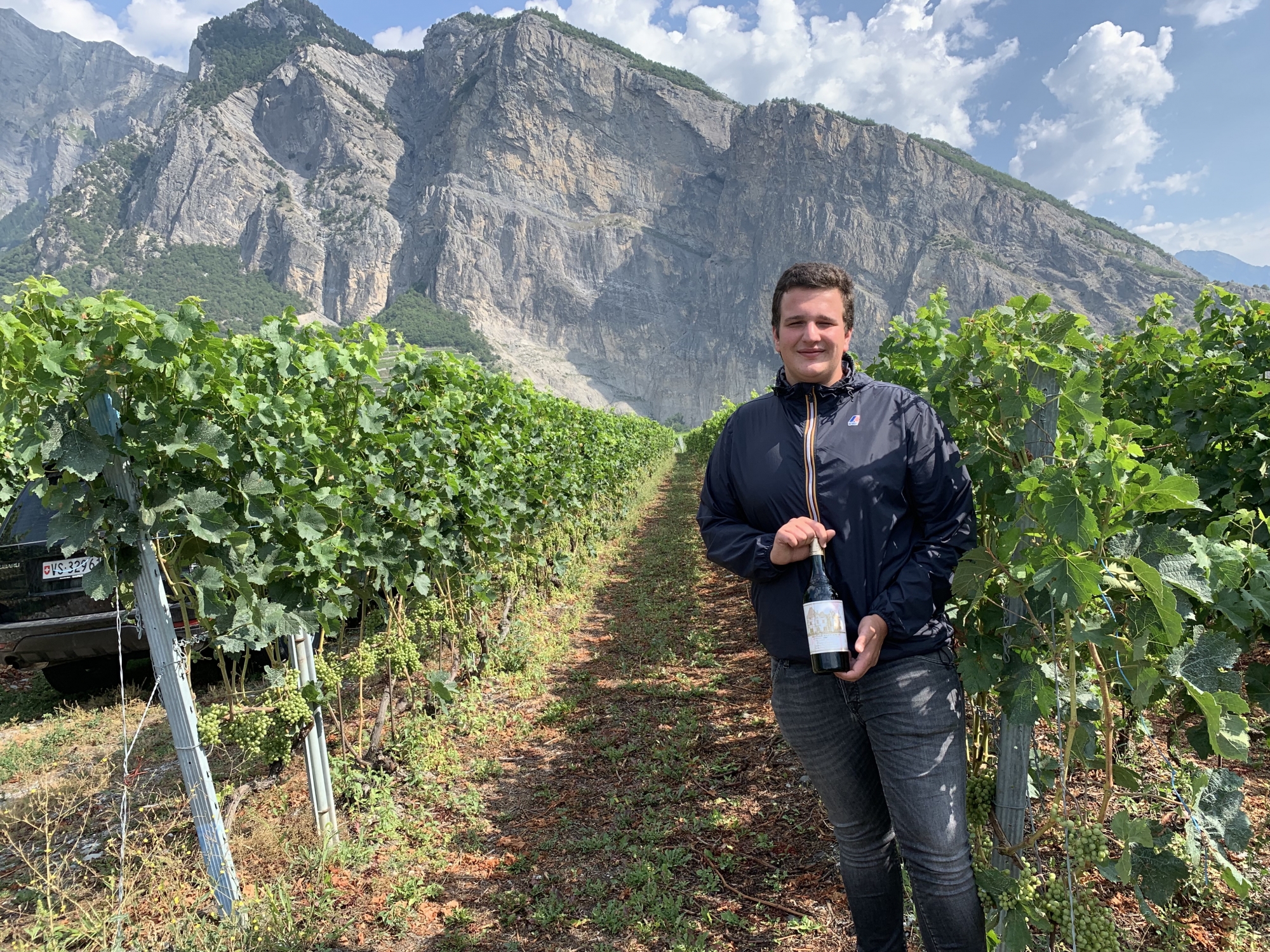 Maxime Bagnoud se réjouit de voir les coulisses de la vinification du Château Haut-Brion. Un nectar dont il possède une bouteille pour l'instant.