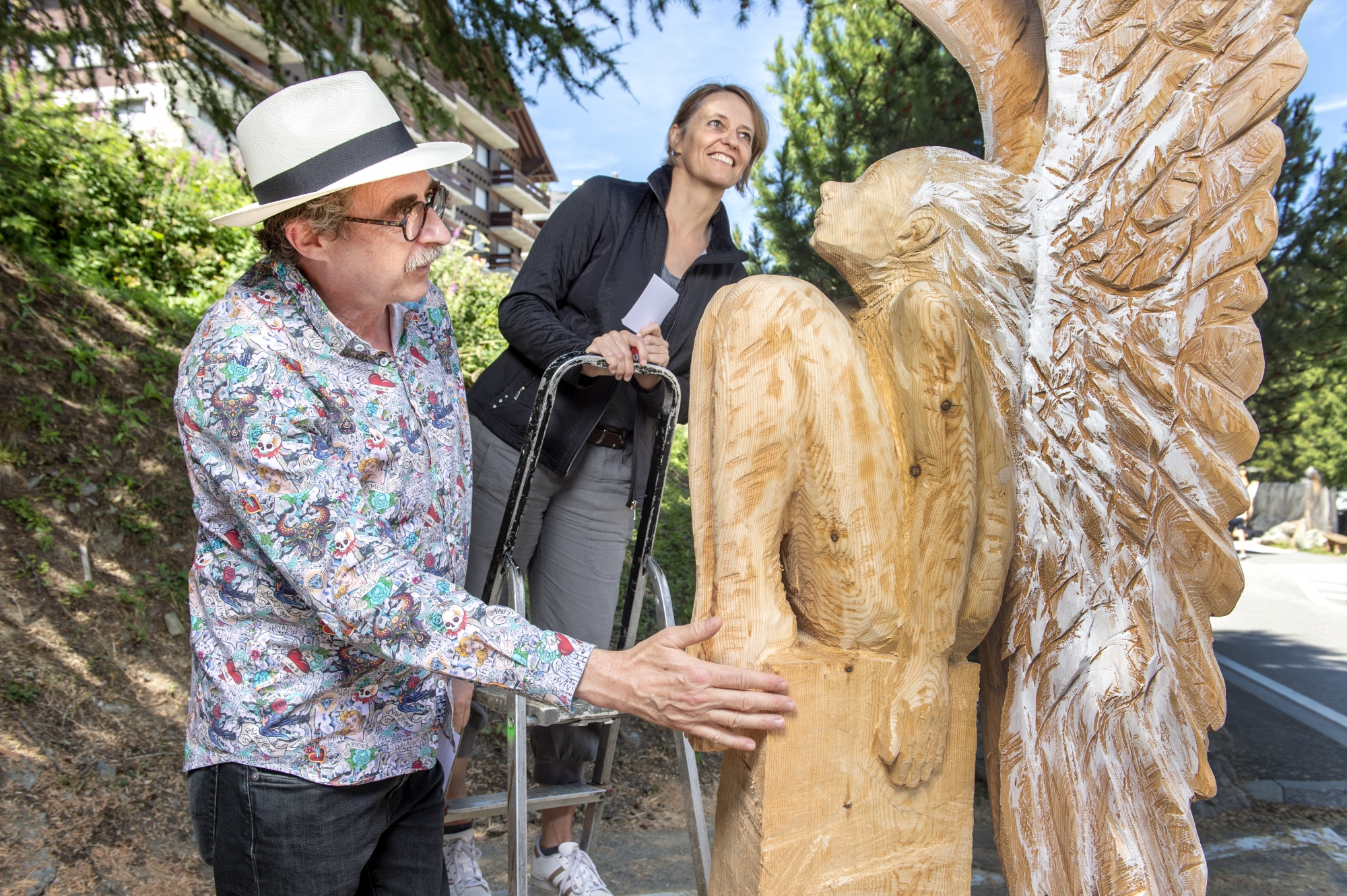 Daniel Rausis et Chantal Bournissen prennent leur mission de juré du symposium de sculpture sur bois très à coeur. 