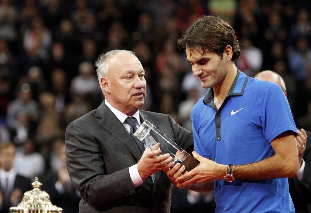 Roger Federer lors de la remise des trophée des Swiss Indoors 2012.