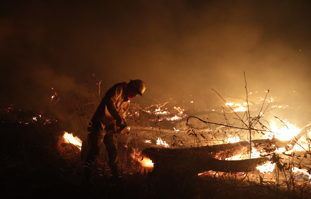 Le pouvoir a rejeté la responsabilité des incendies sur la sécheresse qui frappe le pays, les vents violents et des déboisements illégaux 