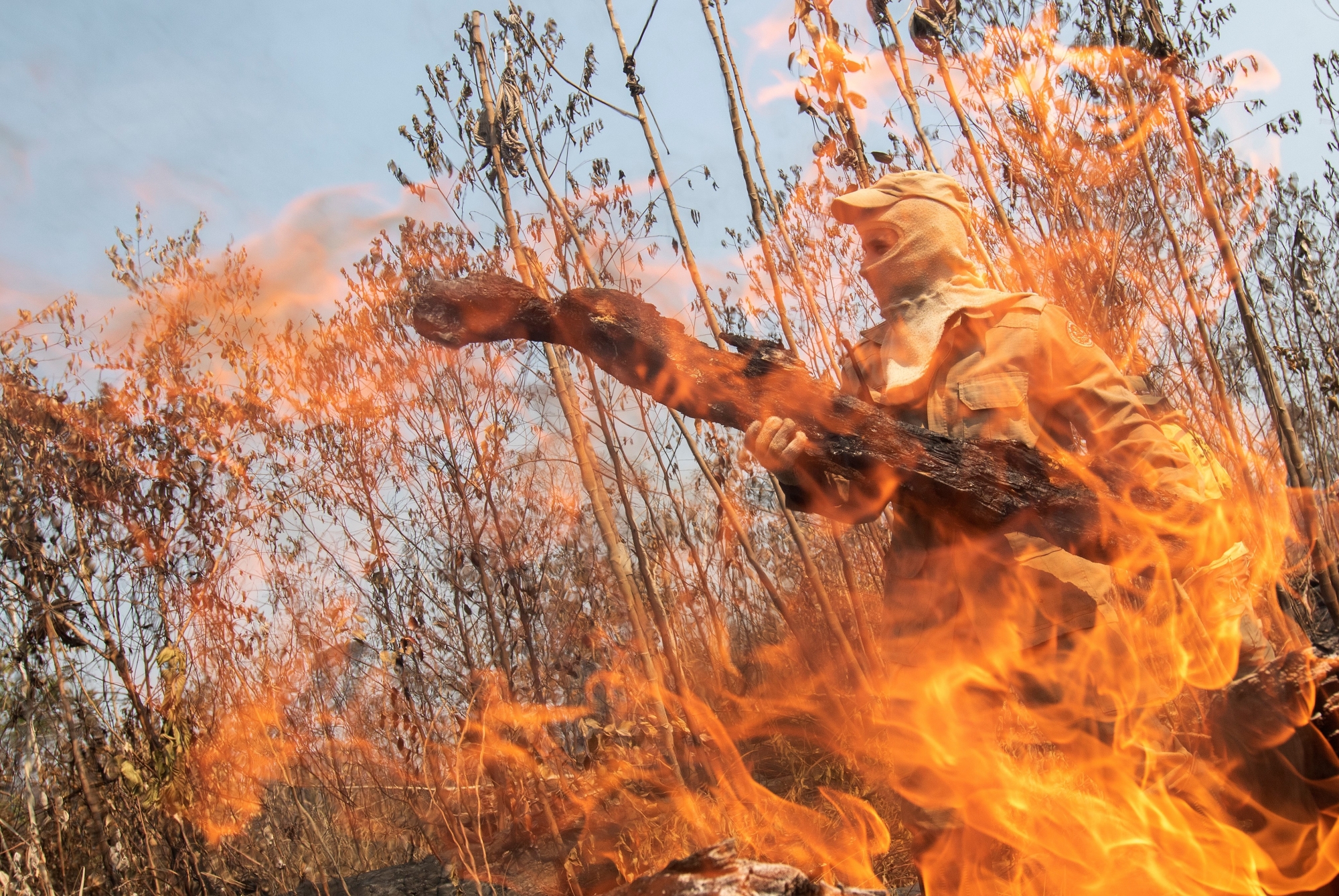 epa07799816 A fireman work to extinguish a fire at a forest near Porto Velho, Brazil, 28 August 2019. Brazil Amazon region suffer the worst fires of the last years. The government of Brazil has deployed some 40 thousand military personnel in the Amazon region.  EPA/Joedson Alves BRAZIL AMAZON FIRES