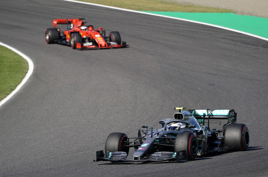 Valtteri Bottas sur Mercedes remporte le sixième Grand Prix de sa carrière.
