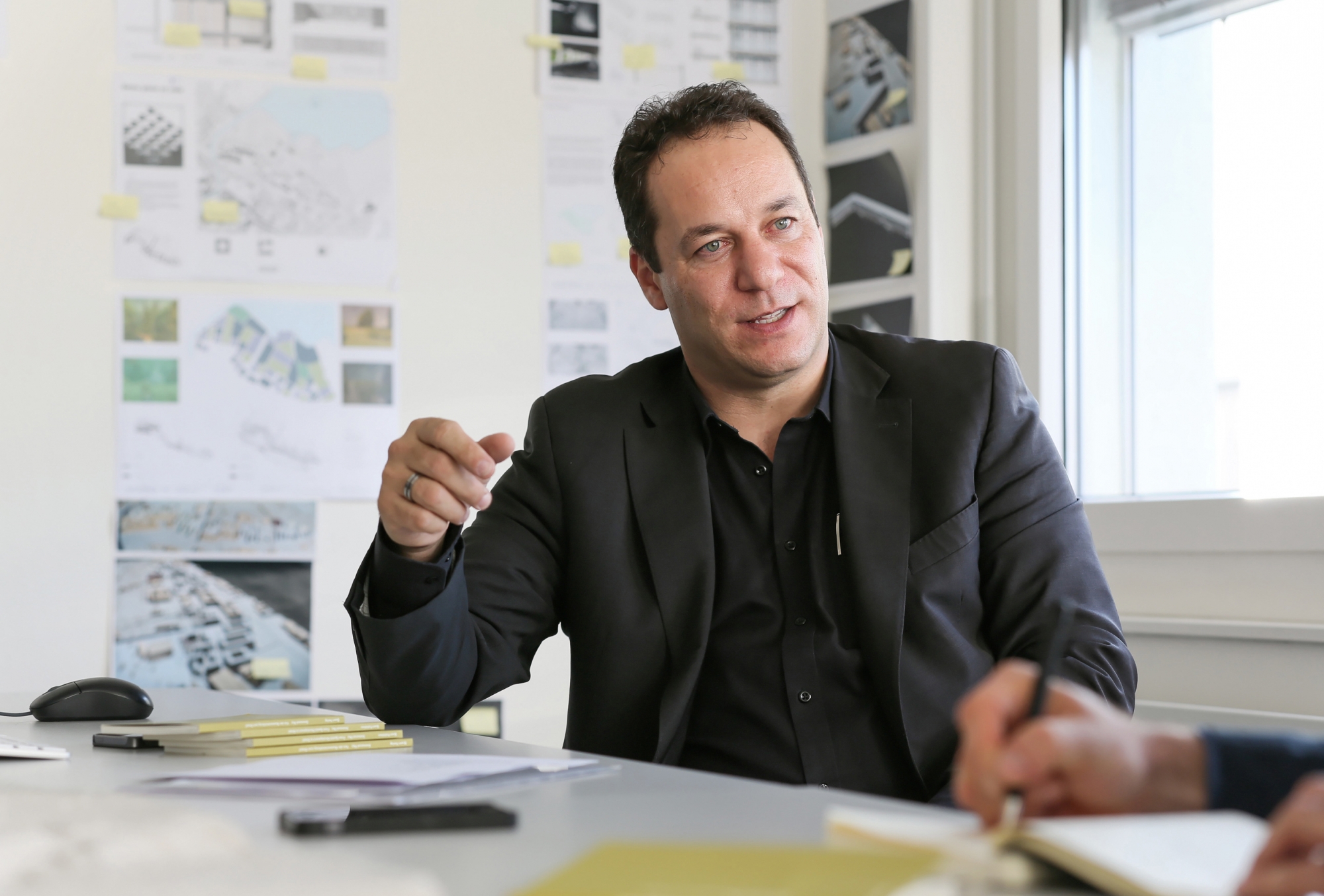 Emmanuel Rey, Professeur de projet d'architecture et directeur du Laboratoire d’architecture et technologies durables (LAST) de l’EPFL