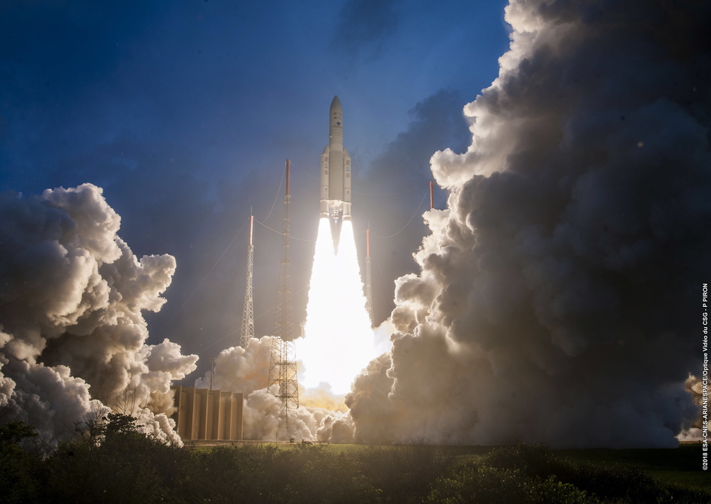 La fusée Ariane a rempli sa mission en plaçant 2 satellites de télécommunications sur orbite. (Keystone archives)