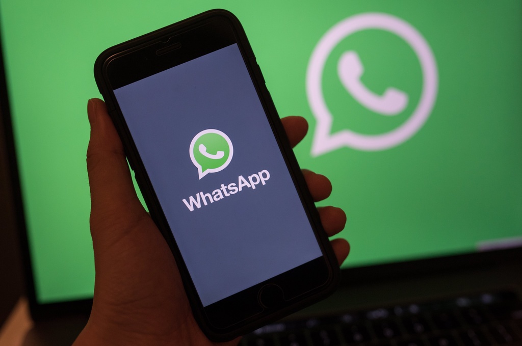 WhatsApp veut concentrer ses efforts sur les plateformes mobiles utilisées par la grande majorité des utilisateurs. (Illustration)