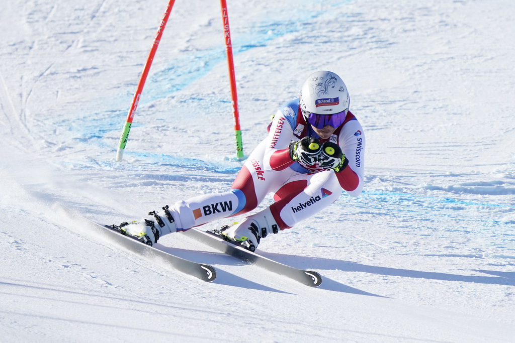 La Suissesse Corinne Suter, actuelle leader du classement de la descente, pourra disputer deux épreuves de vitesse à Crans-Montana cette saison. (illustration).