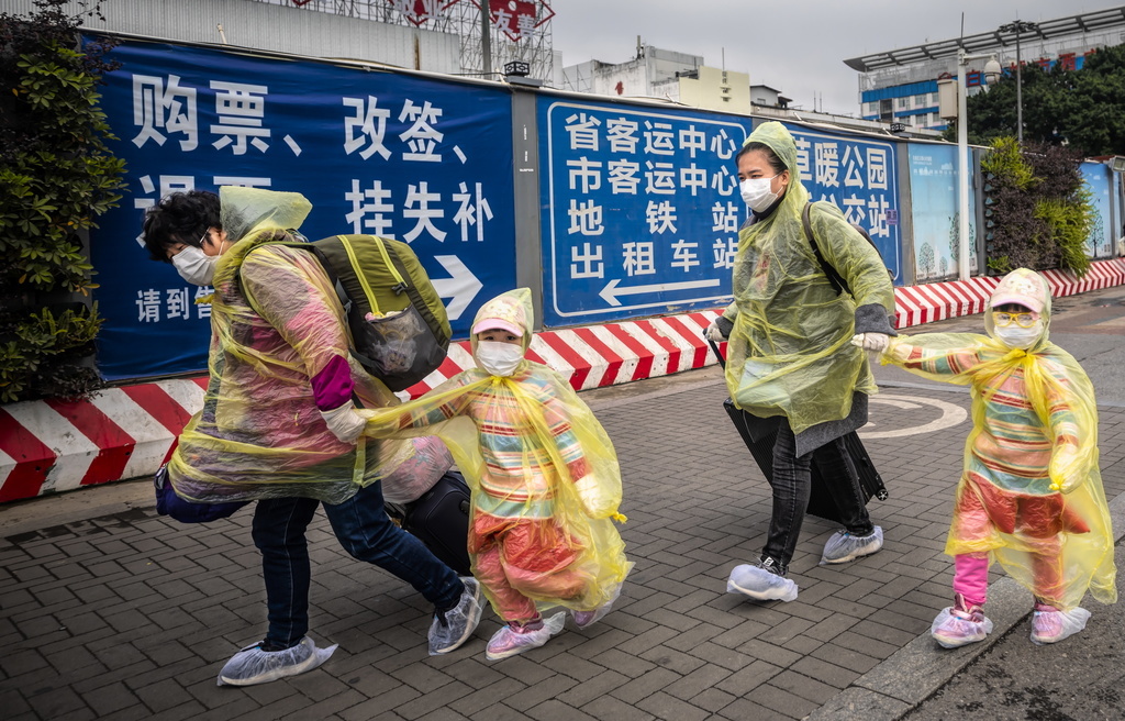 La commission de la Santé de la province centrale du Hubei a annoncé dans son bilan quotidien de jeudi 242 nouveaux décès.
