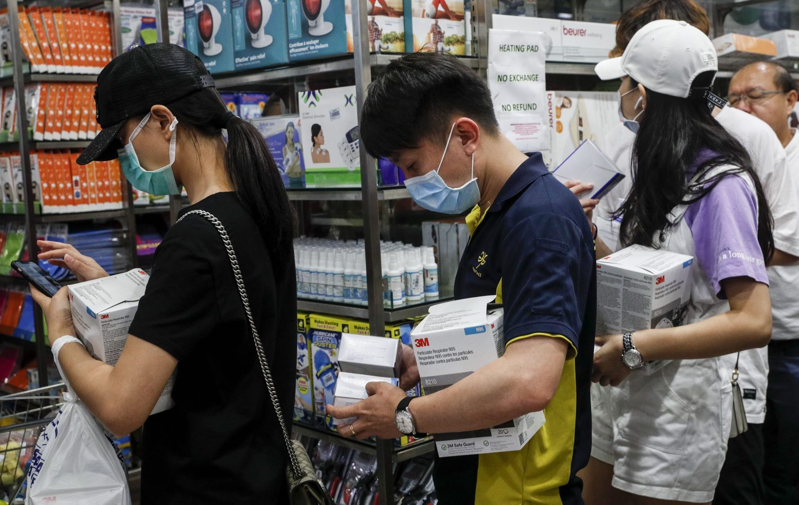 epa08178380 Customers with protective masks hold boxes of N95 masks while waiting in line for the cashier at a shopping mall in Singapore, 30 January 2020. The Ministry of Health has reported a total of ten cases of the Wuhan coronavirus in Singapore, all Chinese nationals hailing from Wuhan. All are reported to be in stable condition. Singapore has announced that they will deny entry and transit to visitors who have travelled to Hubei province and will step up measures to detect and contain the spread, such as enhanced temperature screening. The government will be issuing masks to each household starting 01 February. The Ministry of Education has also imposed a 15 day compulsory leave of absence for students and teachers that have returned from China over the recent Lunar New Year holidays.  EPA/WALLACE WOON SINGAPORE HEALTH CHINA CORONAVIRUS