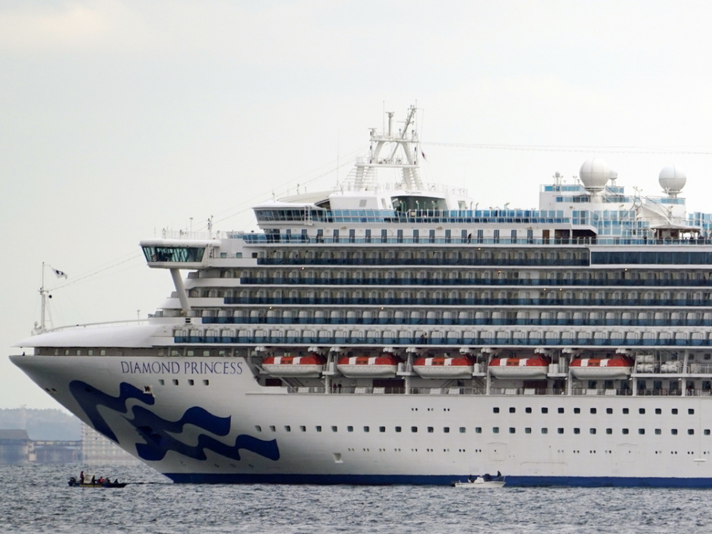 Le bateau de croisière Diamond Princess est ancré au large du port de Yokohama, au Japon.