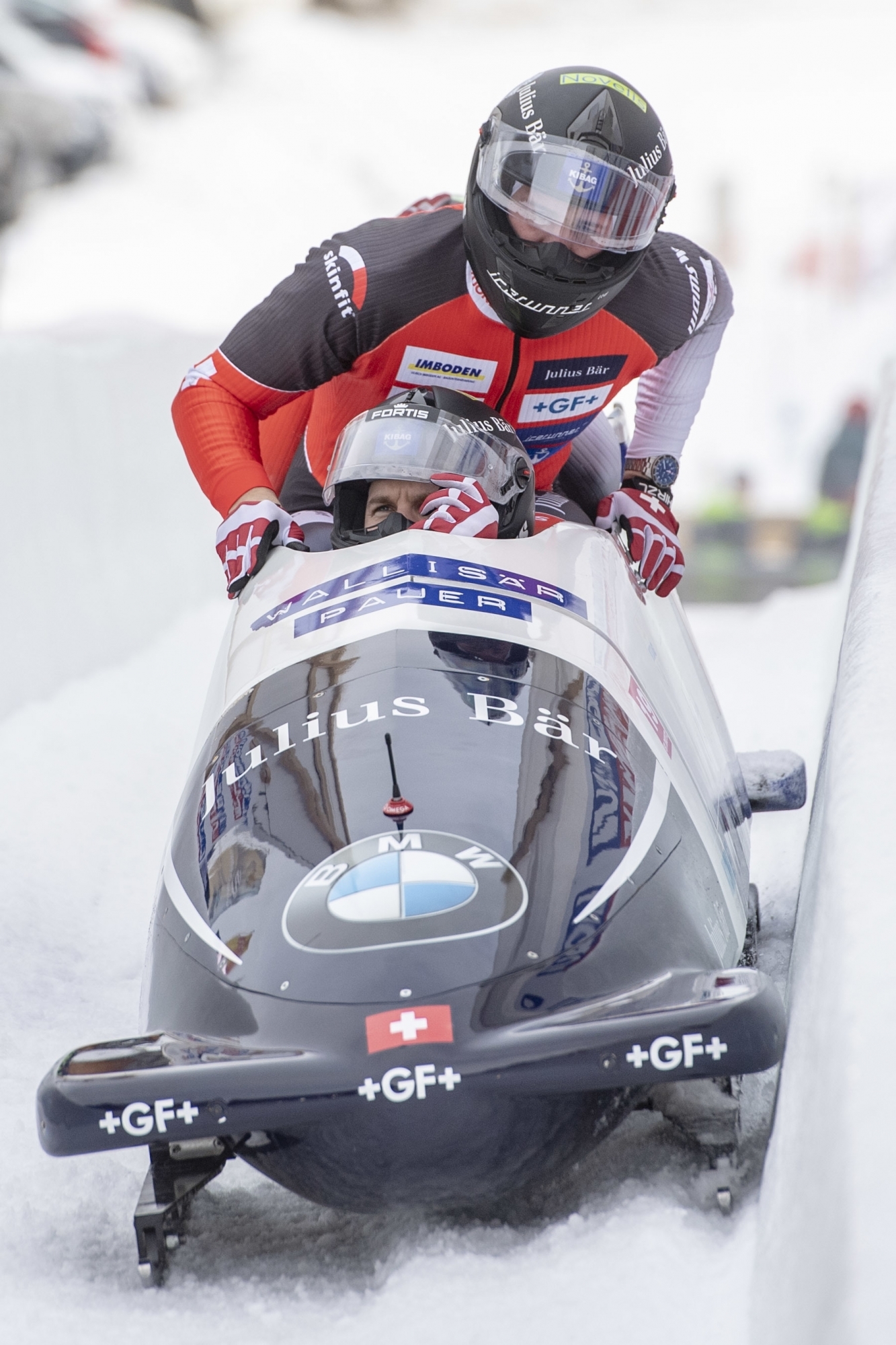 Michael Kuonen et ses coéquipiers connaissent un départ chahuté lors de la première manche de l'épreuve de bob à quatre dimanche à Saint-Moritz.