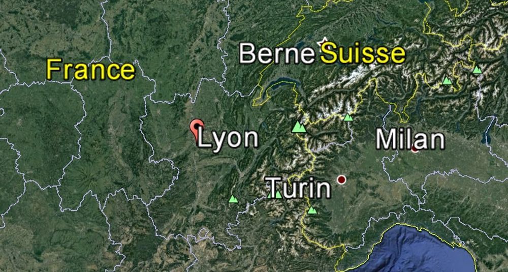 Le fils de la victime a été hospitalisé d'office au cours de sa garde à vue, a indiqué jeudi le Parquet de Lyon.