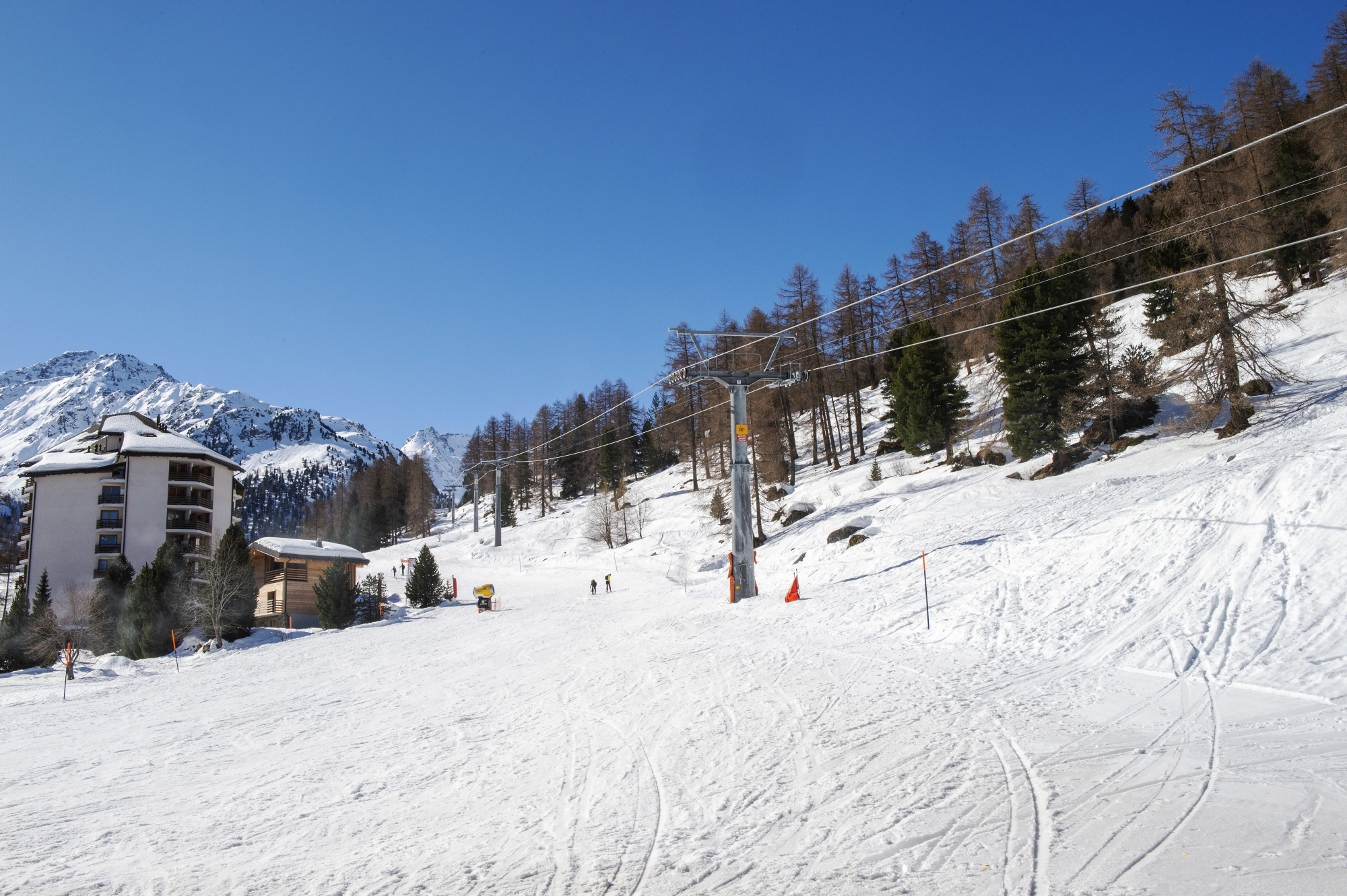 Neige et soleil, la saison était idéale jusqu'au 16 mars et la décision du Conseil fédéral de fermer les domaines skiables. (image d'illustration)