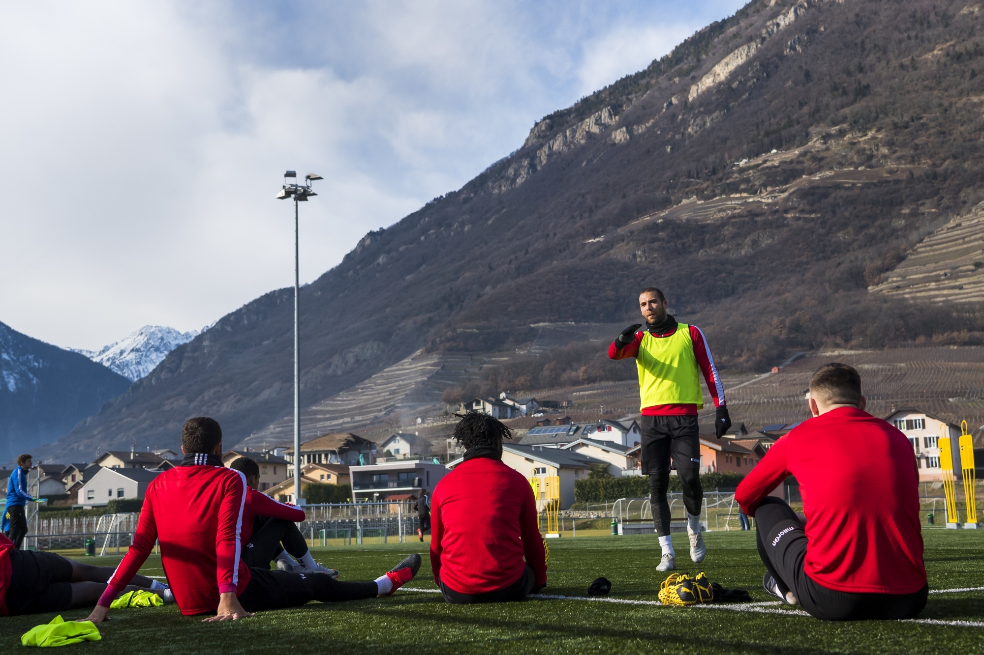 Pajtim Kasami et ses coéquipiers du FC Sion terminent un entraînement à Fully durant le mois de janvier 2020.