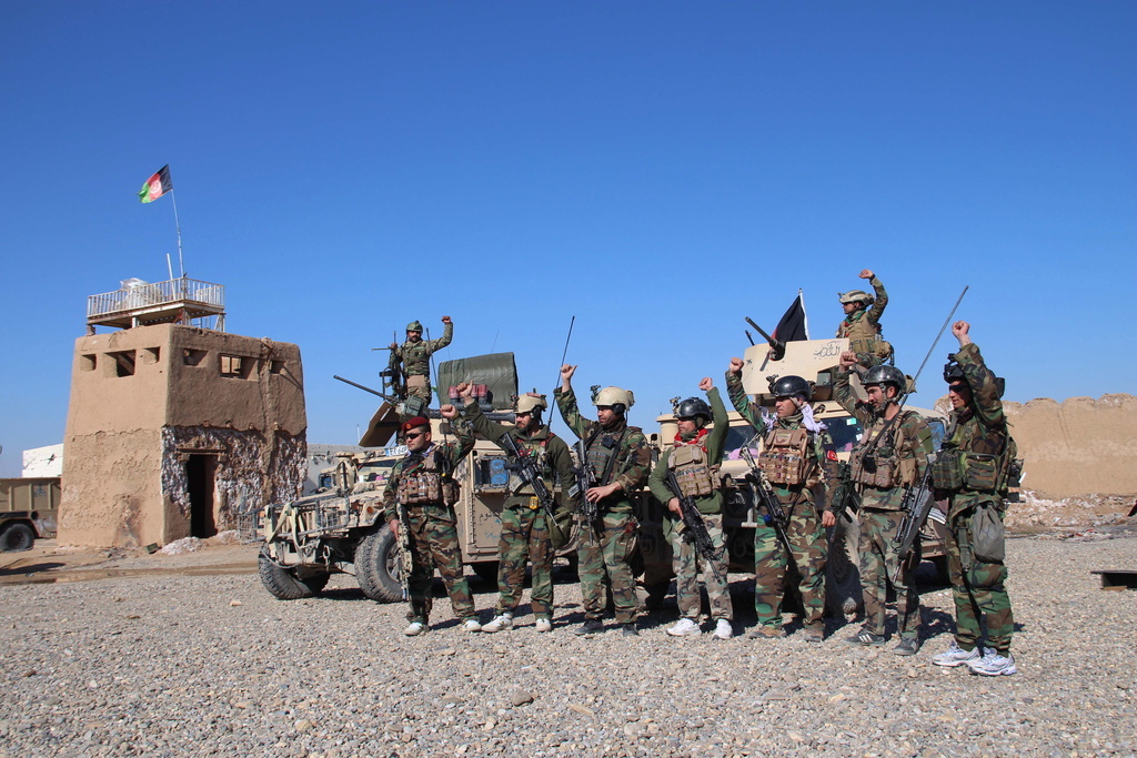 L'armée afghane (ici à un check-point dans la province d'Helmand), formée par les Américains, est destinée à reprendre le flambeau si la paix entre Etats-Unis et talibans est signée le 29 février.
