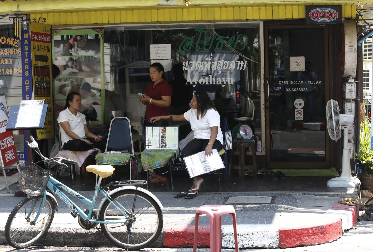 epa08280178 Thai masseuses wait for customer at a tourist spot in Bangkok, Thailand, 09 March 2020. Thailand's economy will grow less than one per cent as the country's tourism industry is hard hit impacted by the outbreak of the novel coronavirus or COVID-19. The deadly disease has turned some of Thailand's tourist attractions to empty places after a massive decline in tourists especially from China. The number of tourists visiting Thailand in February 2020 fell 44.3 per cent while visitors from China which mainly largest tourists drop 85.3 per cent caused by growing fears on the continuing spreading of the COVID-19 or coronavirus, according to the Tourism Authority of Thailand.  EPA/RUNGROJ YONGRIT THAILAND ECONOMY CORONAVIRUS