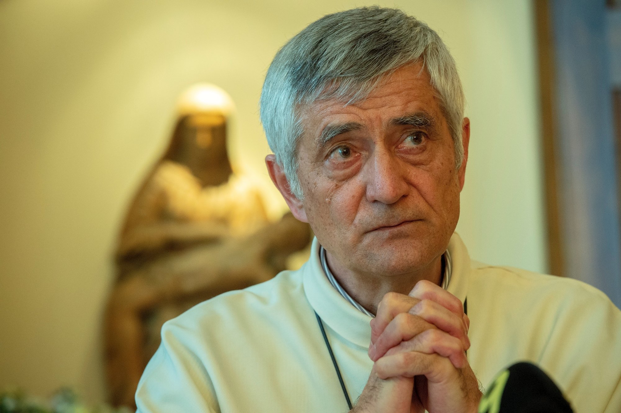 Mgr Jean-Marie Lovey n'avait pas réagi face à la présence du chanoine pédophile lors d'une célébration d'ordination en août, à Bagnes.