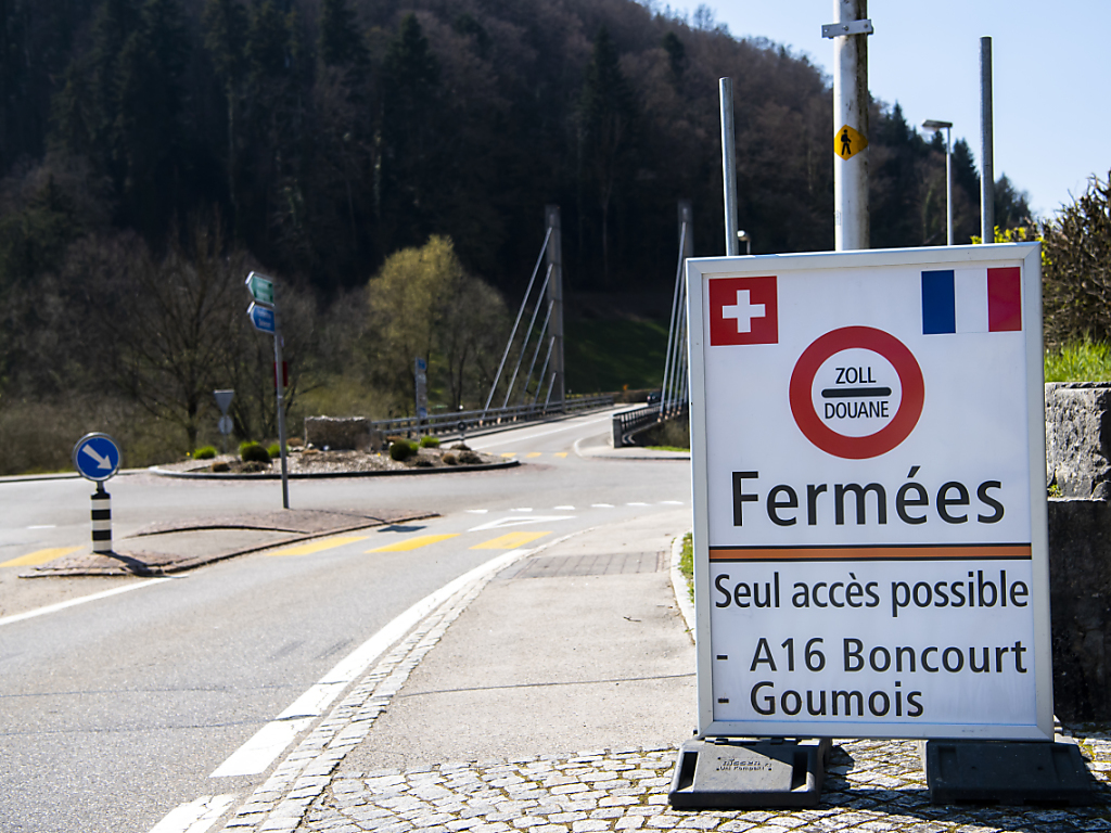 Les restrictions d'entrée sur le territoire suisse ont été assouplies comme prévu lundi.