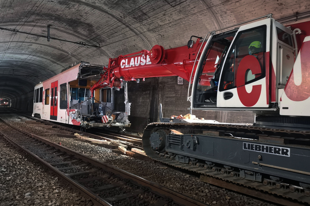 Les trains endommagés ont pu être retirés du tunnel près d'Oberwald (VS) samedi en fin d'après-midi.