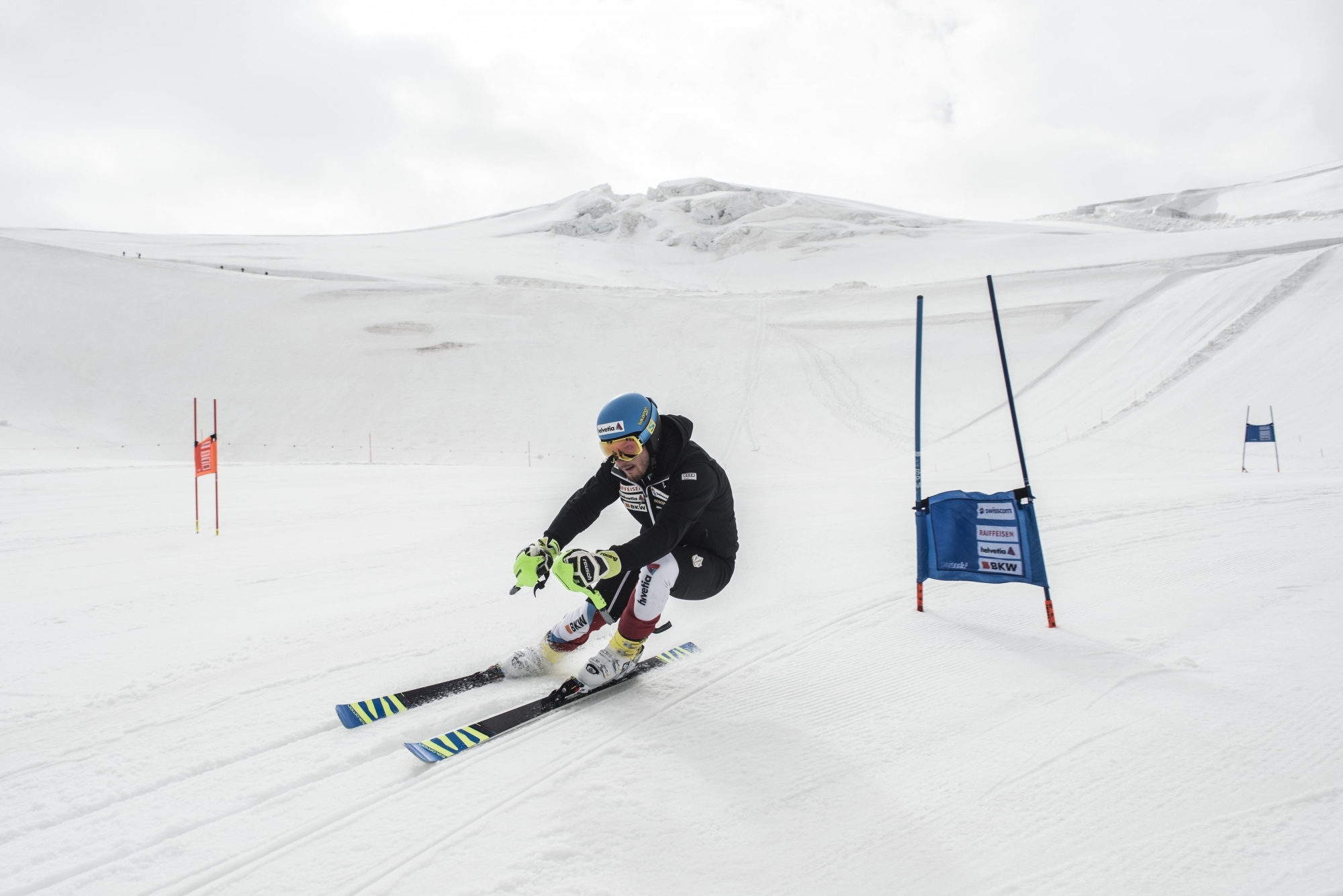 Les skieurs suisses s’entraînent chaque année sur le Glacier de Zermatt.  