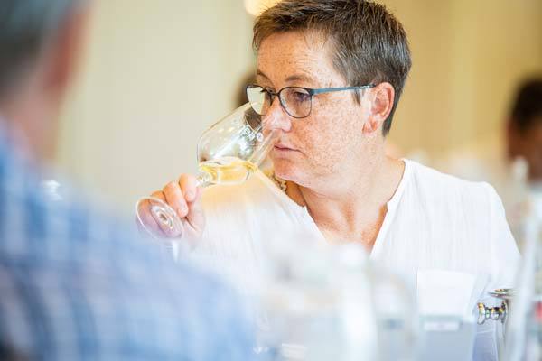 3071 vins ont été dégusté cette année (6% en moins que l'an passé) à Sierre la semaine dernière. Ici, Liselotte Füllemann.